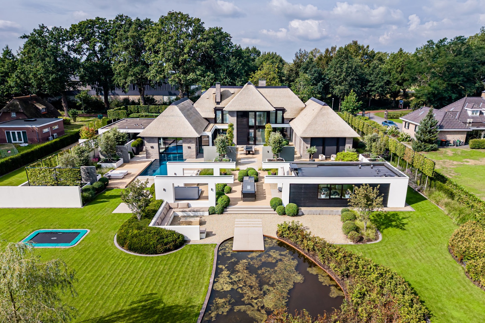 Afbeelding Grootse tuin met details 4