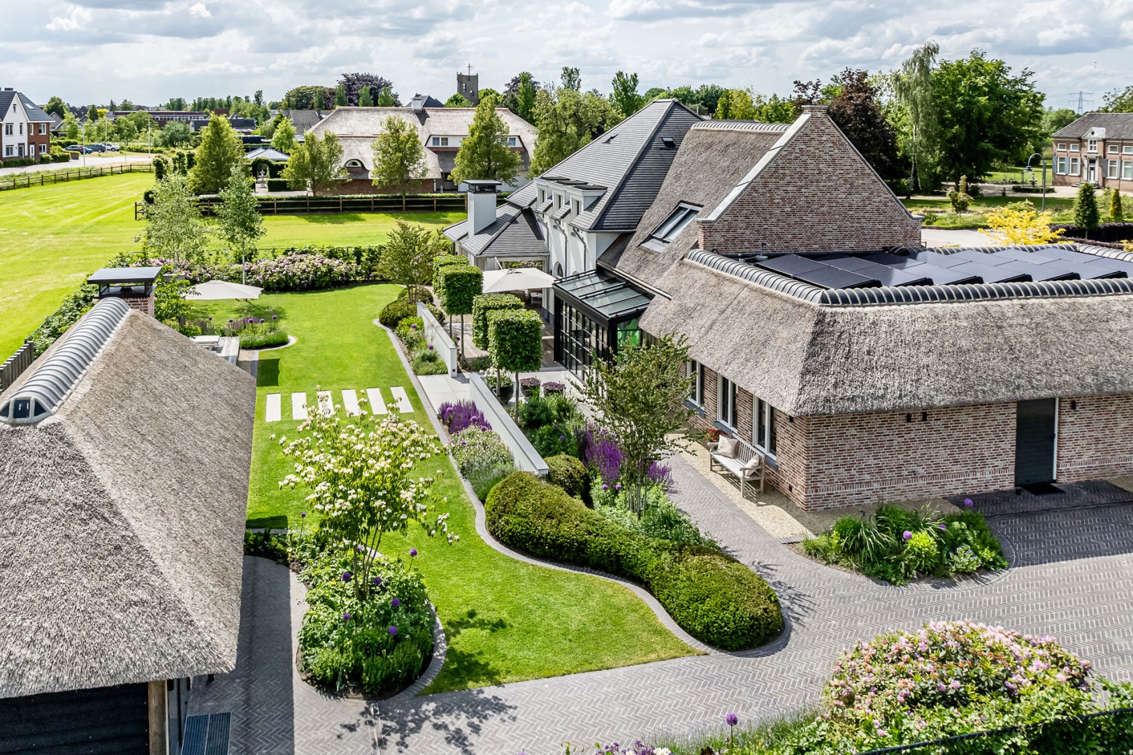 Afbeelding Landelijke luxe tuin 2