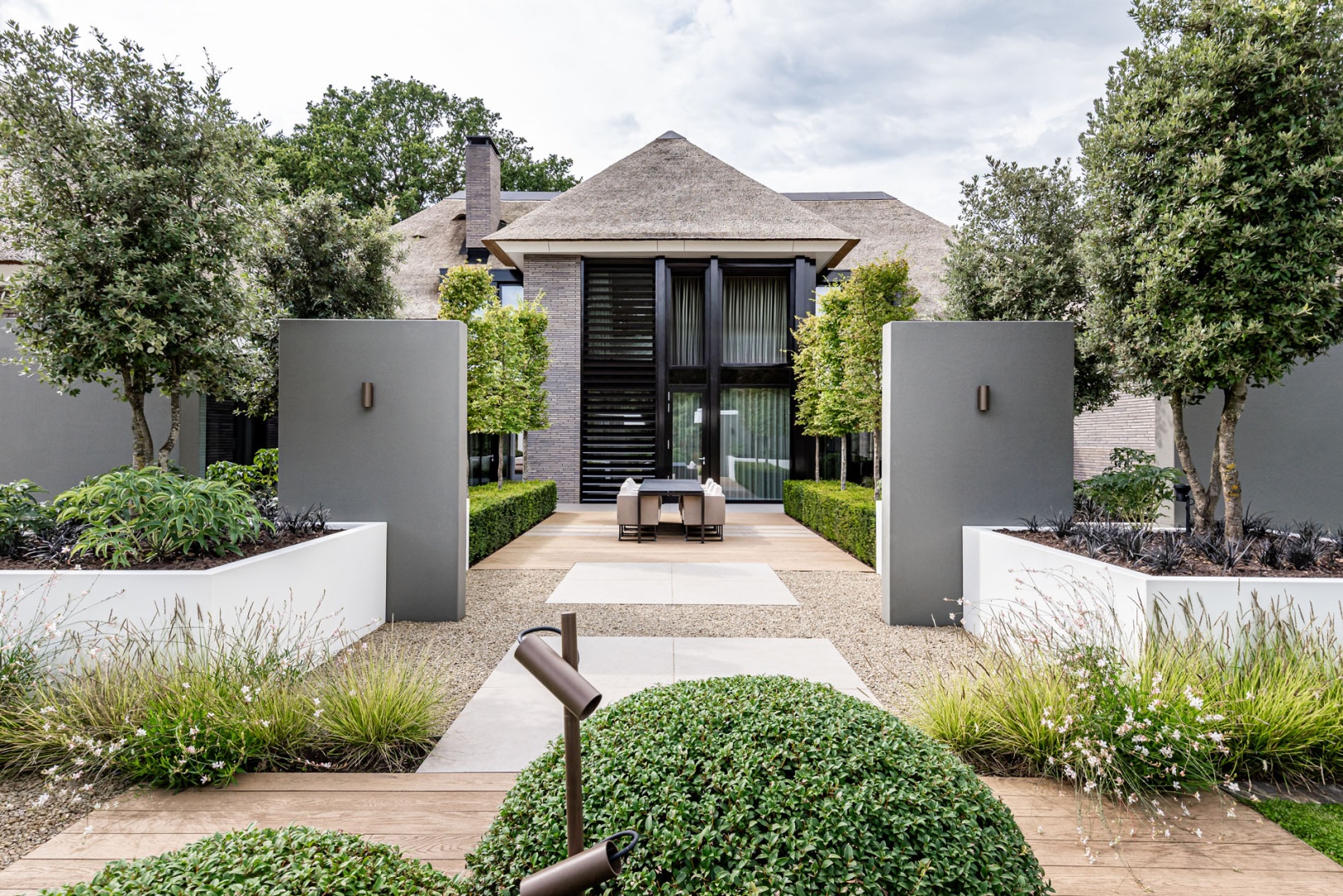 Afbeelding Grootse tuin met details 0