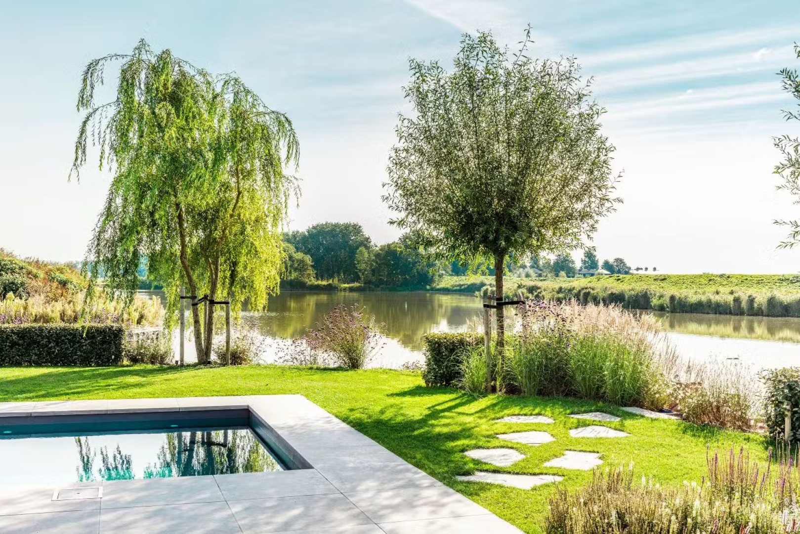 Afbeelding Tuin met zwembad 1