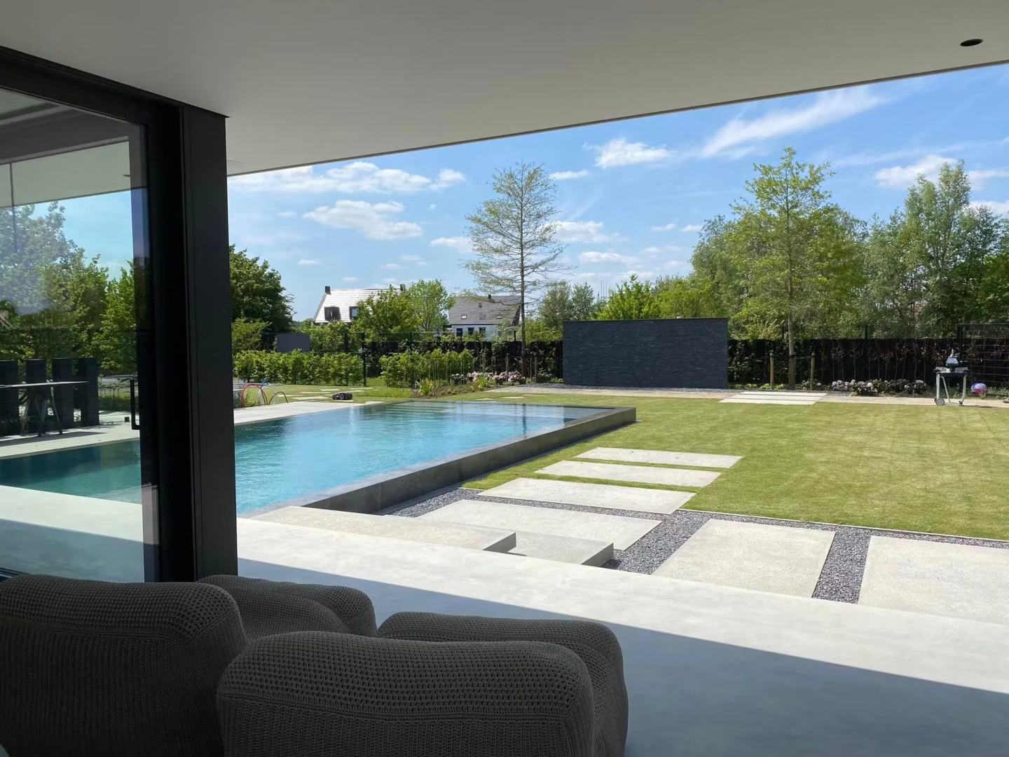 Afbeelding Tuin met overloop zwembad 0