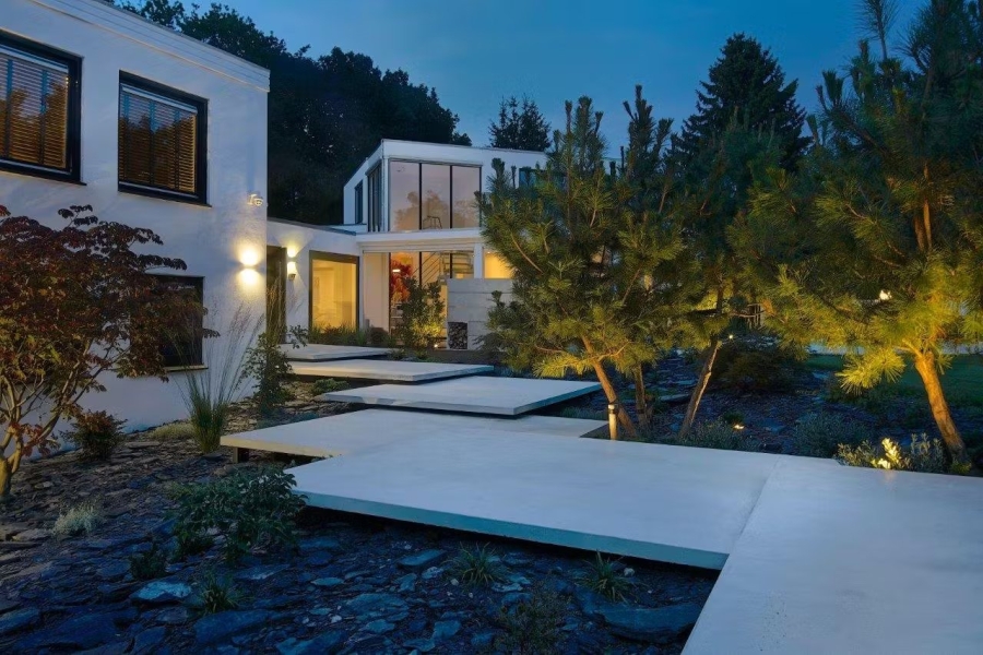 Afbeelding Tuin met zwevende betonnen trap