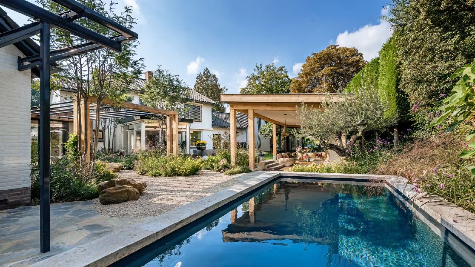 Tuin met natuursteen details