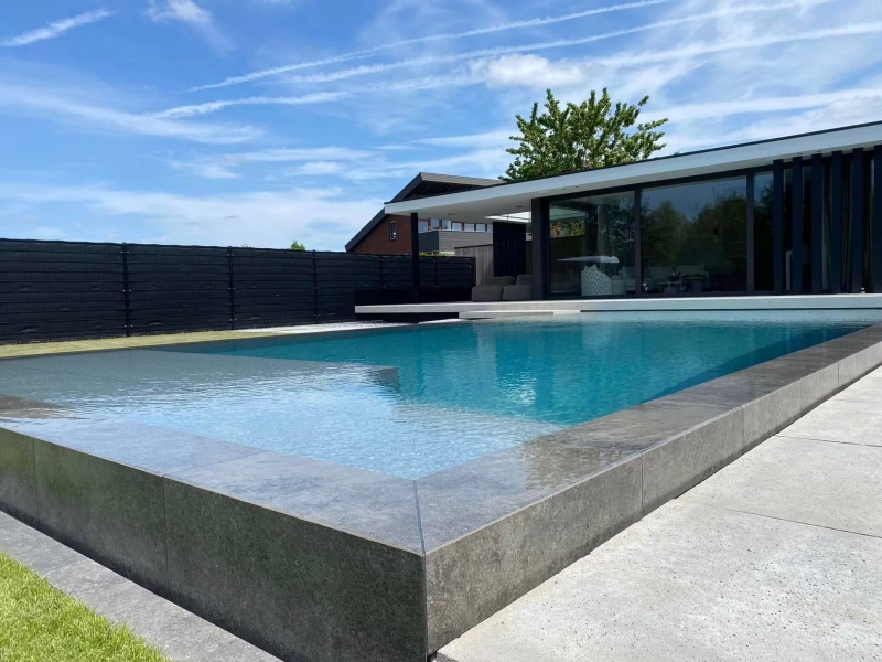 Afbeelding Tuin met overloop zwembad