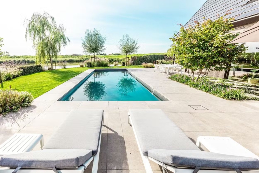 Afbeelding Tuin met zwembad