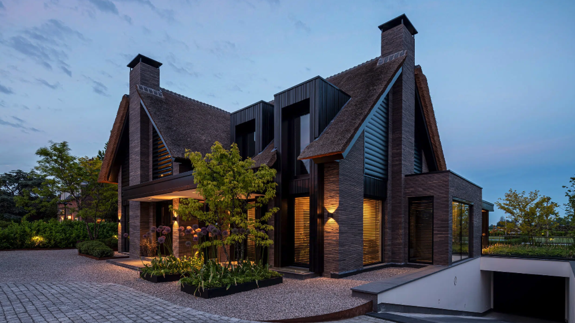 Tuin met infinity zwembad