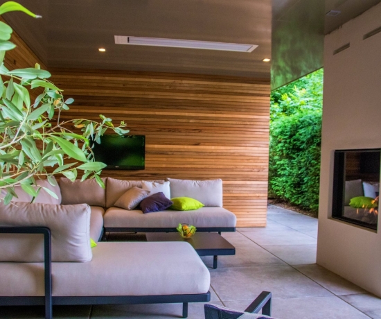 Sfeervolle tuin met veranda