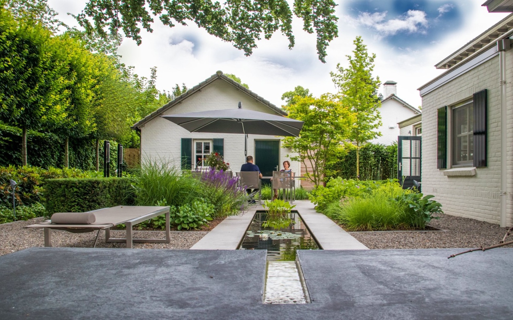 Afbeelding Sfeervolle tuin met veranda 4