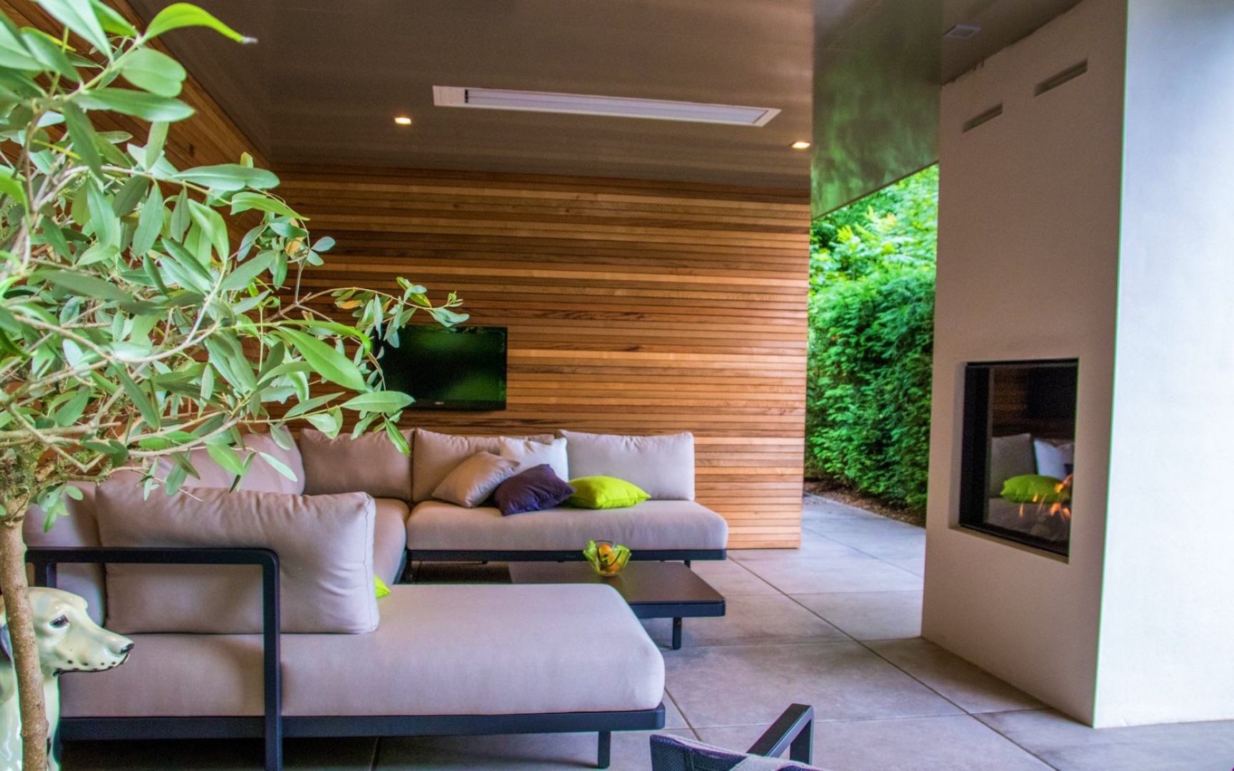 Afbeelding Sfeervolle tuin met veranda 5